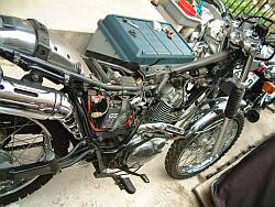 タンクとシートを外して洗車開始 タンクとシートを外して