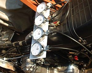 4連バキュームメーターを使ってキャブの同調