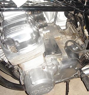 CB750 エンジン回りのクリーニング開始