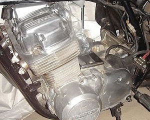 CB750:マフラーを外す