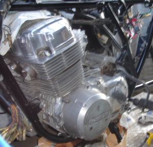 CB750 解体中のリヤ部