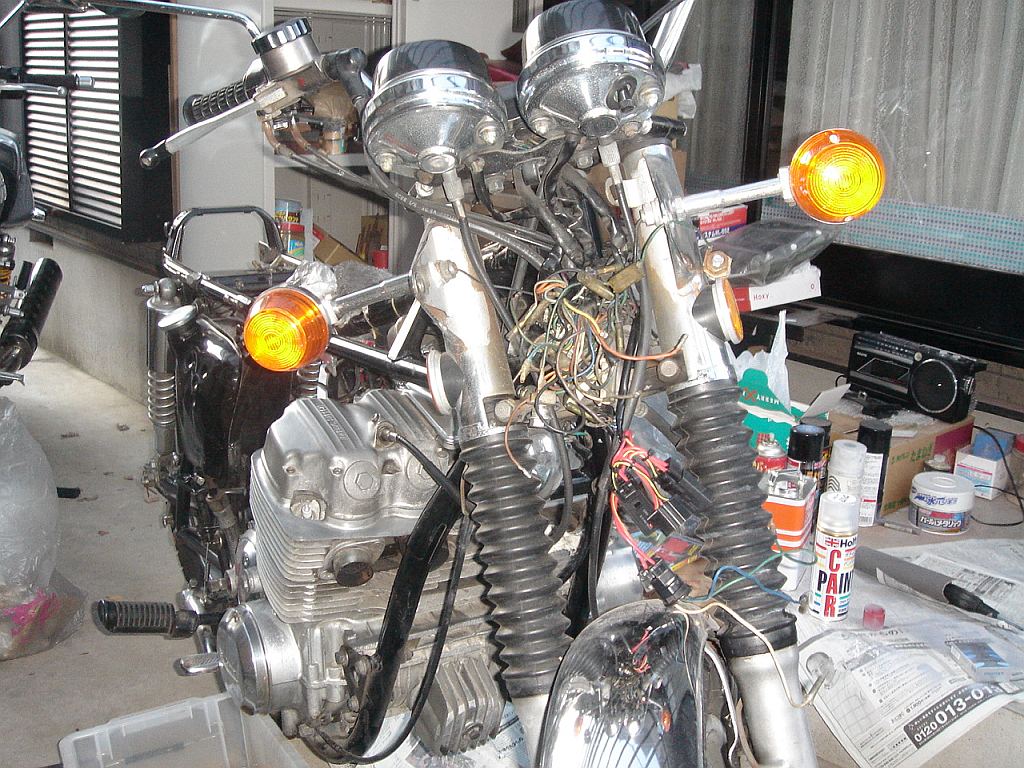 CB750 解体中のフロント部