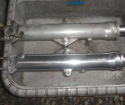 CB750 フロントフォークを磨く