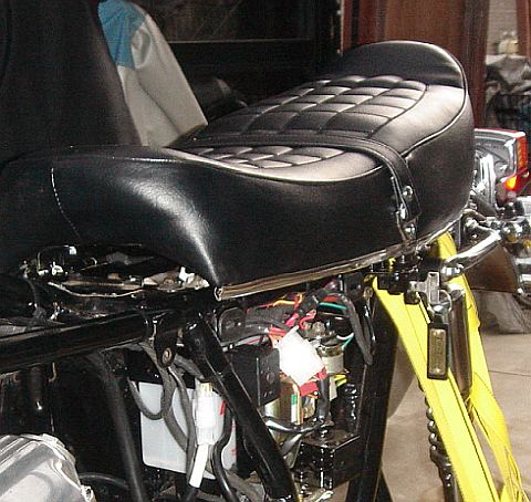 CB750 シート取り付け