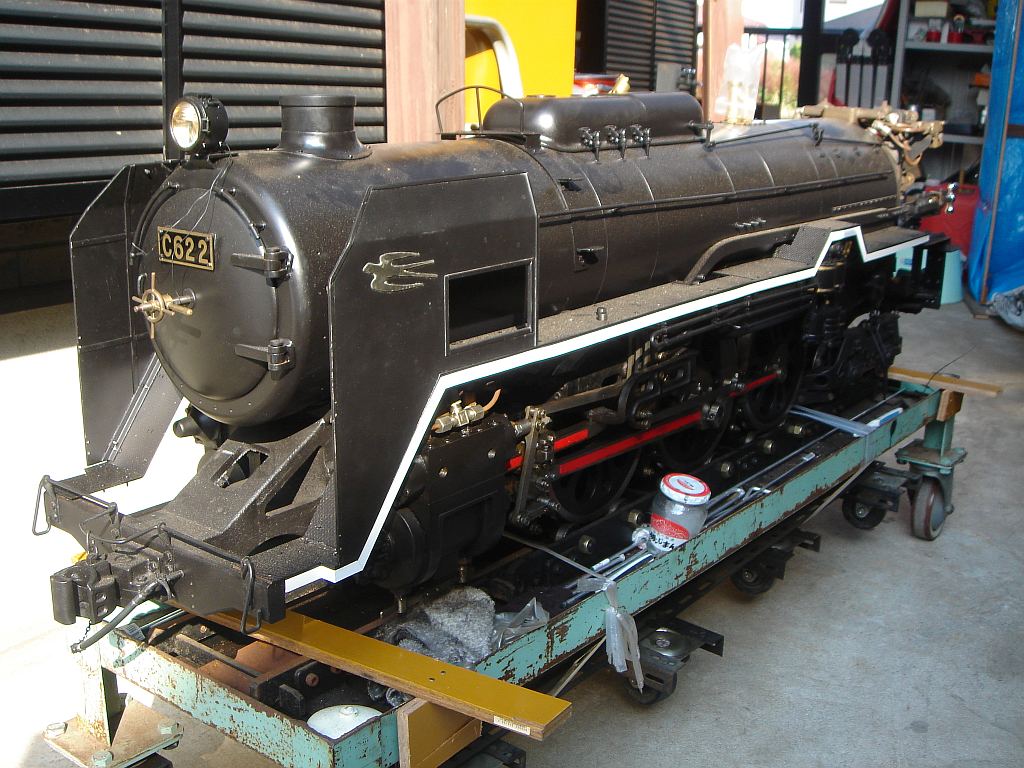 5インチゲージC62形蒸気機関車の左側ランボード – 趣味の部屋