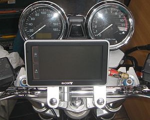XJR1300にナビ取り付け