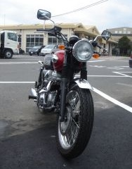 W400 車検場にて