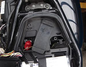 W400 バッテリー交換