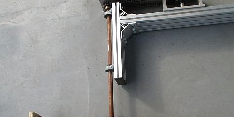 手回し機器の遠心力で