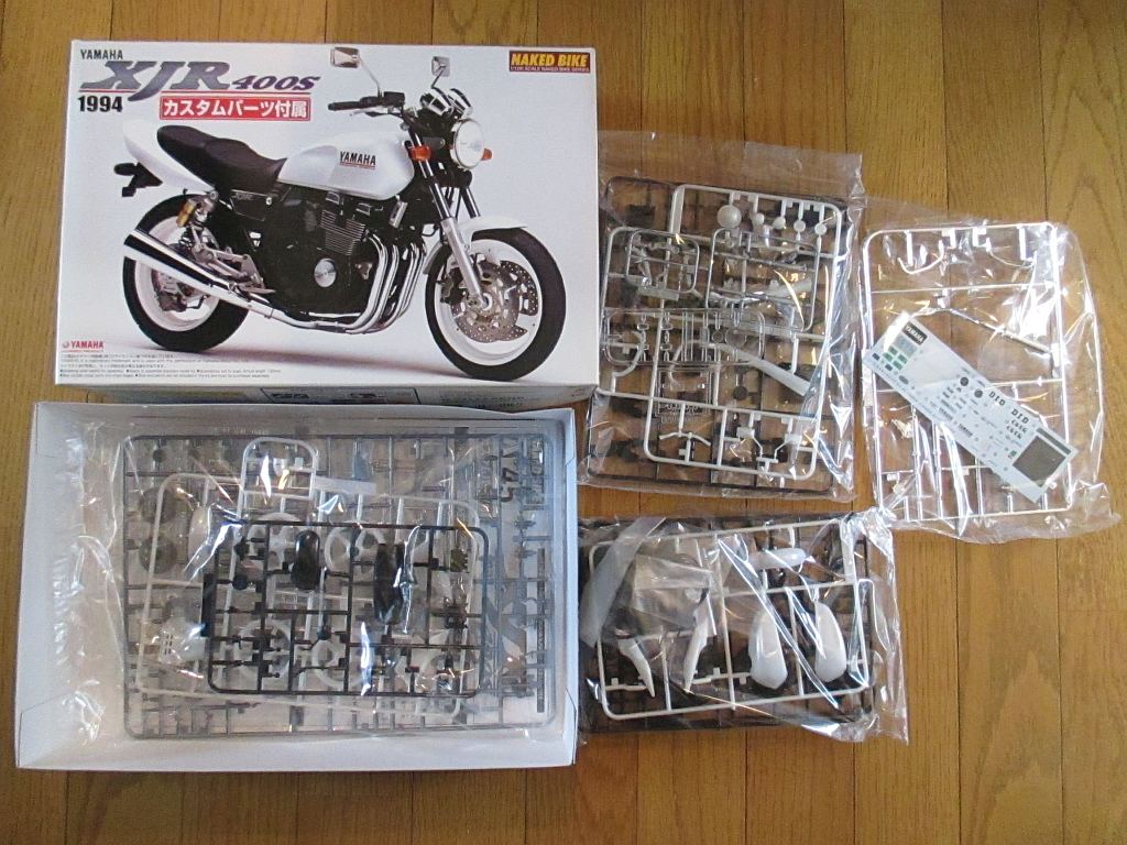 アオシマ 1/12 ヤマハ XJR400S キット構成