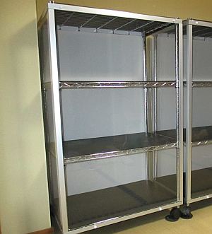 自作した模型の飾り棚