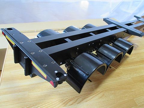セミトレーラー フェンダー取り付け完了