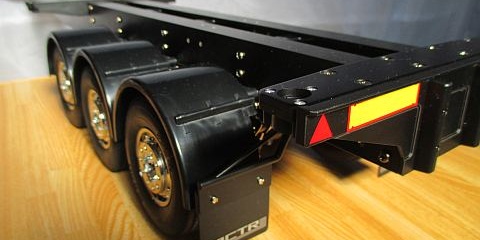 セミトレーラー バンパー取り付け完了