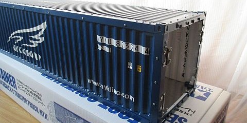 コンテナ パネル取り付け完了