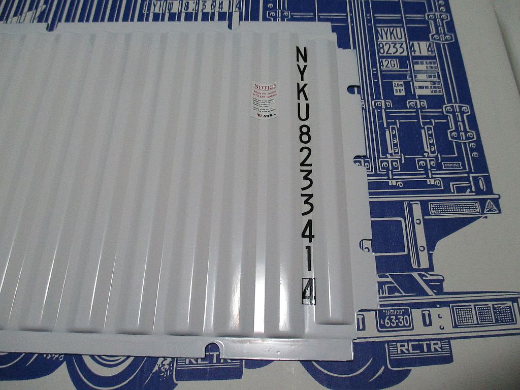 コンテナ サイドパネル内側にシール貼付