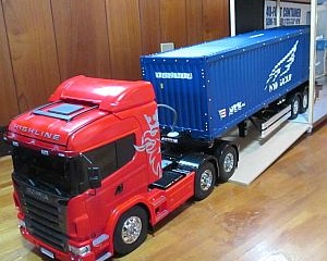 RCトラック格納庫に入庫