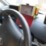 車載ホルダーをダッシュボードに取り付け