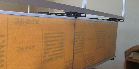 周回部分を囲うアクリル板