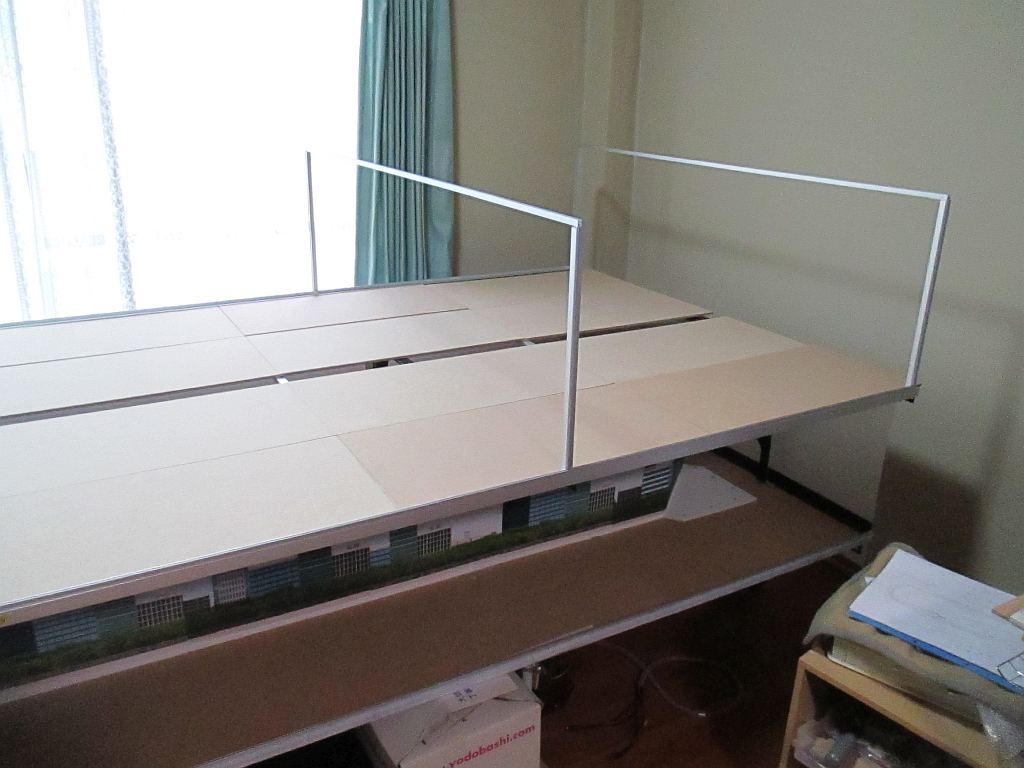天板を敷き詰めたレイアウトの台枠