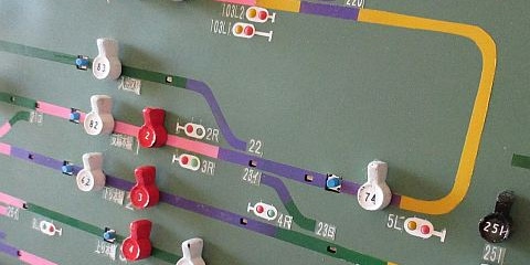 ポイント制御盤にテコを取り付け