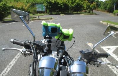 アクションカメラをハンドルポストにマウント