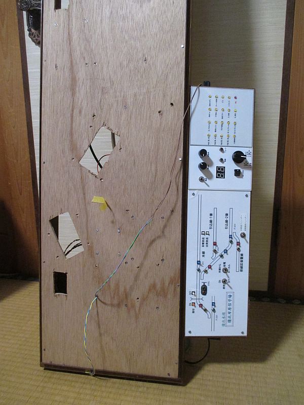 台枠のポイントマシンのベースが入る穴