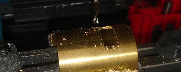 加工中のダミー給水ポンプ