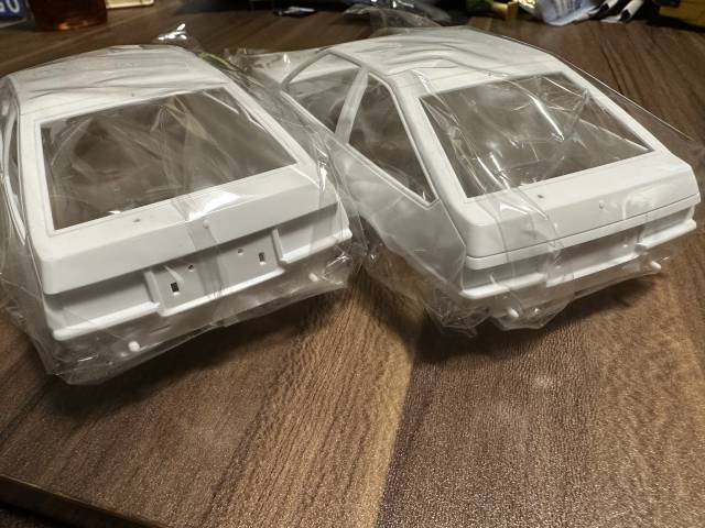 アオシマ 1/24 AE86 TRUENO vs LEVIN