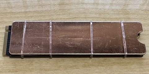 SSDにヒートシンク取り付け