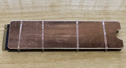 SSDにヒートシンク取り付け