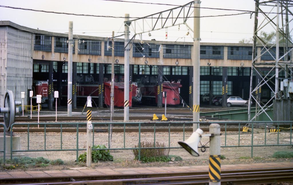 昭和50年代末頃の坂町機関区の扇形機関庫