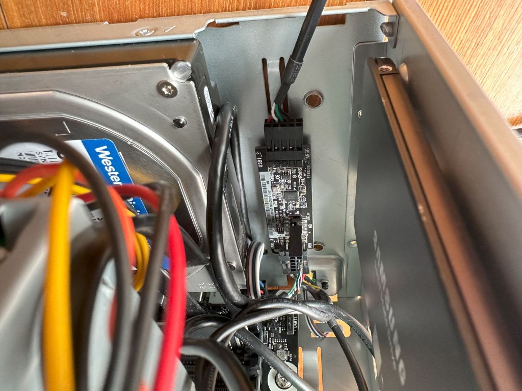 DeskMini用USBハブ装着