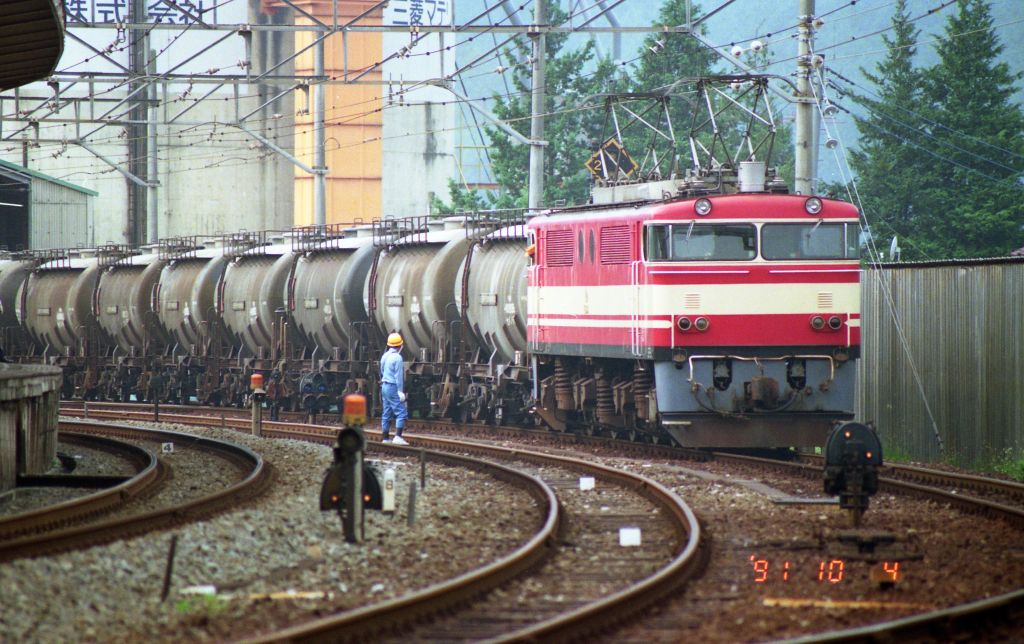 西武E851形電気機関車(高麗駅)