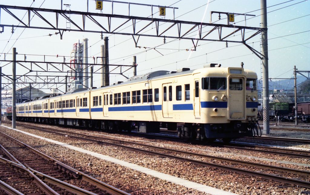 糸崎客貨車区に停泊する電車