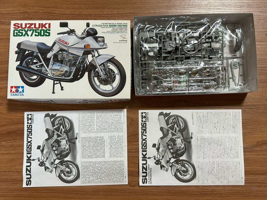 SUZUKI GSX750Sカタナ (1/12) – 趣味の部屋