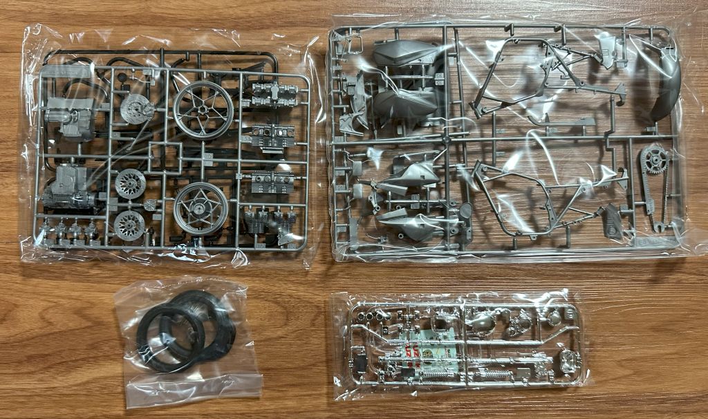 SUZUKI GSX750Sカタナ (1/12) – 趣味の部屋
