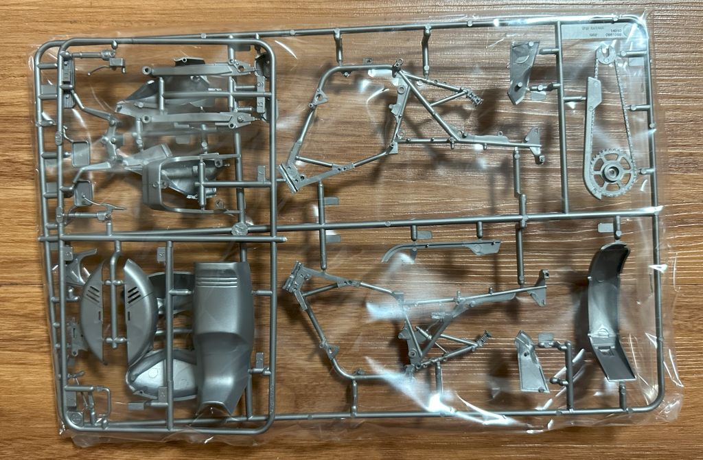 SUZUKI GSX750Sカタナ (1/12) – 趣味の部屋