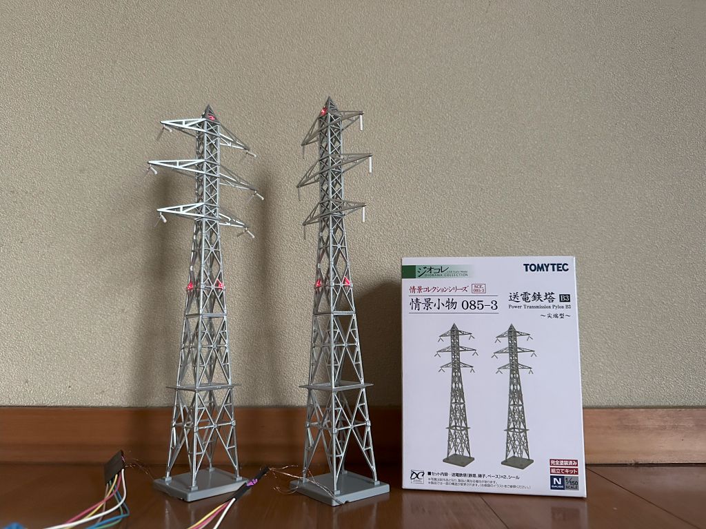 Nゲージ 送電鉄塔に航空障害灯をつけた