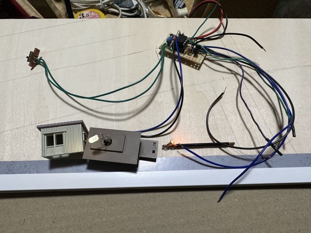 余剰品/訳あり品でシーンリーを作る・・踏切警報音とLED制御マイコン
