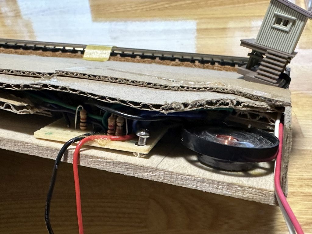 余剰品/訳あり品でシーンリーを作る・・踏切