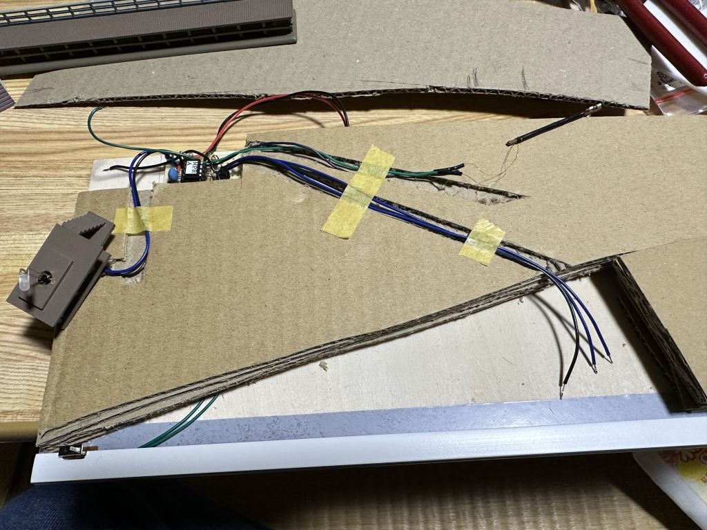 余剰品/訳あり品でシーンリーを作る・・踏切用配線