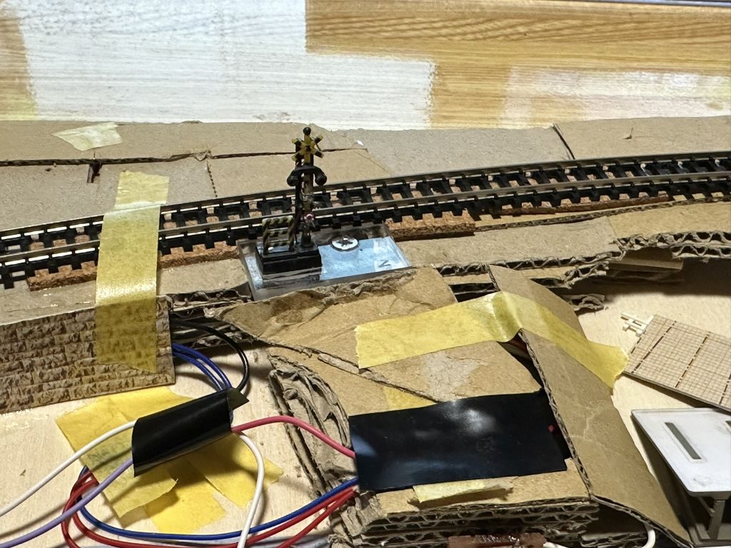 余剰品/訳あり品でシーンリーを作る・・踏切