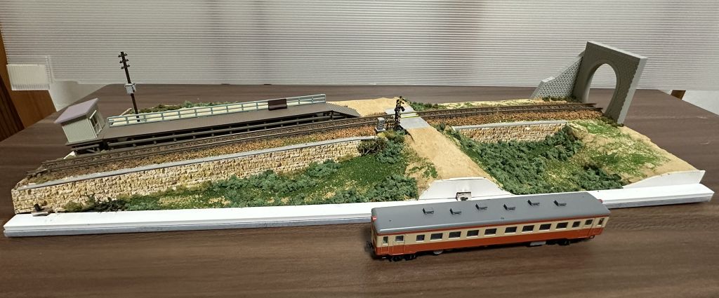 余剰品/訳あり品でシーンリーを作る・・ジオコレ 建物コレクション (北国の無人駅)