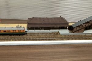 余剰品/訳あり品でシーンリーを作る・・ローカル駅
