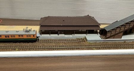 余剰品/訳あり品でシーンリーを作る・・ローカル駅