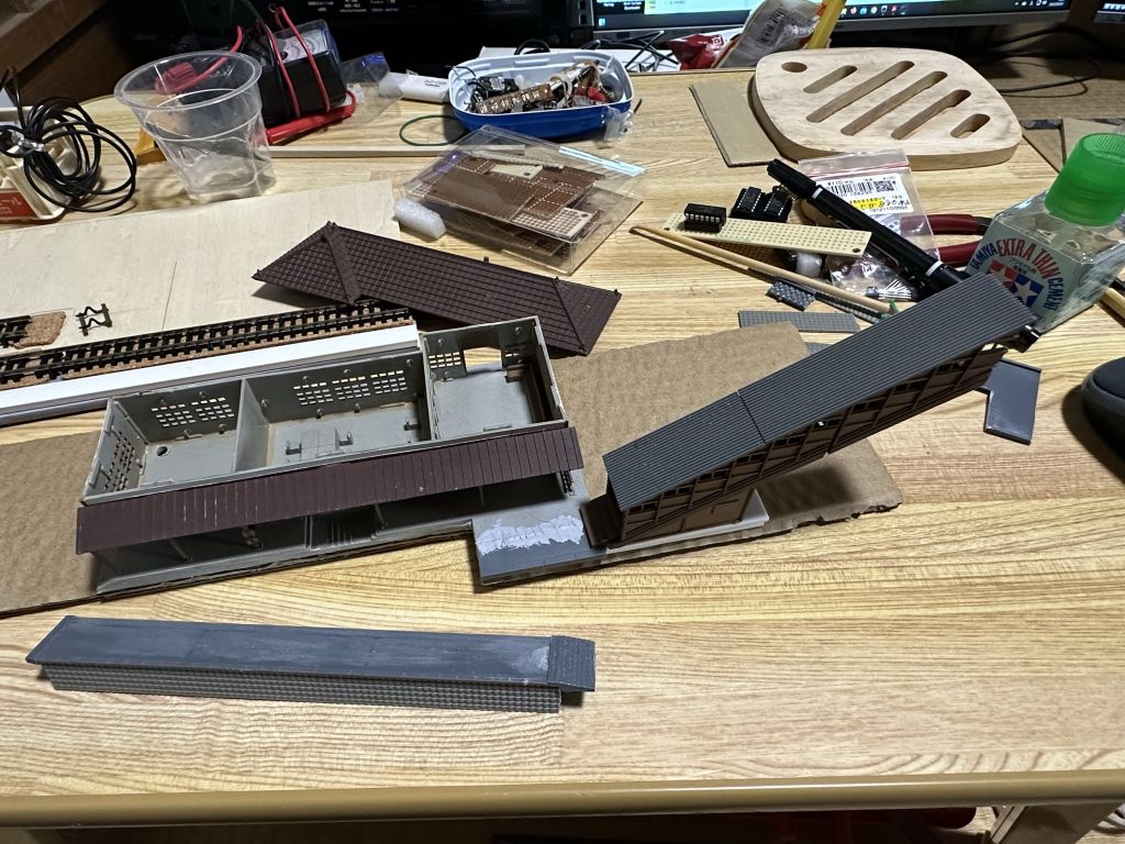 余剰品/訳あり品でシーンリーを作る・・ローカル駅
