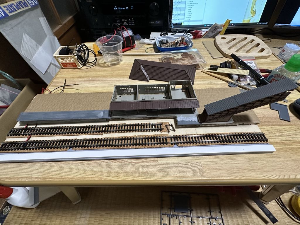 余剰品/訳あり品でシーンリーを作る・・ローカル駅
