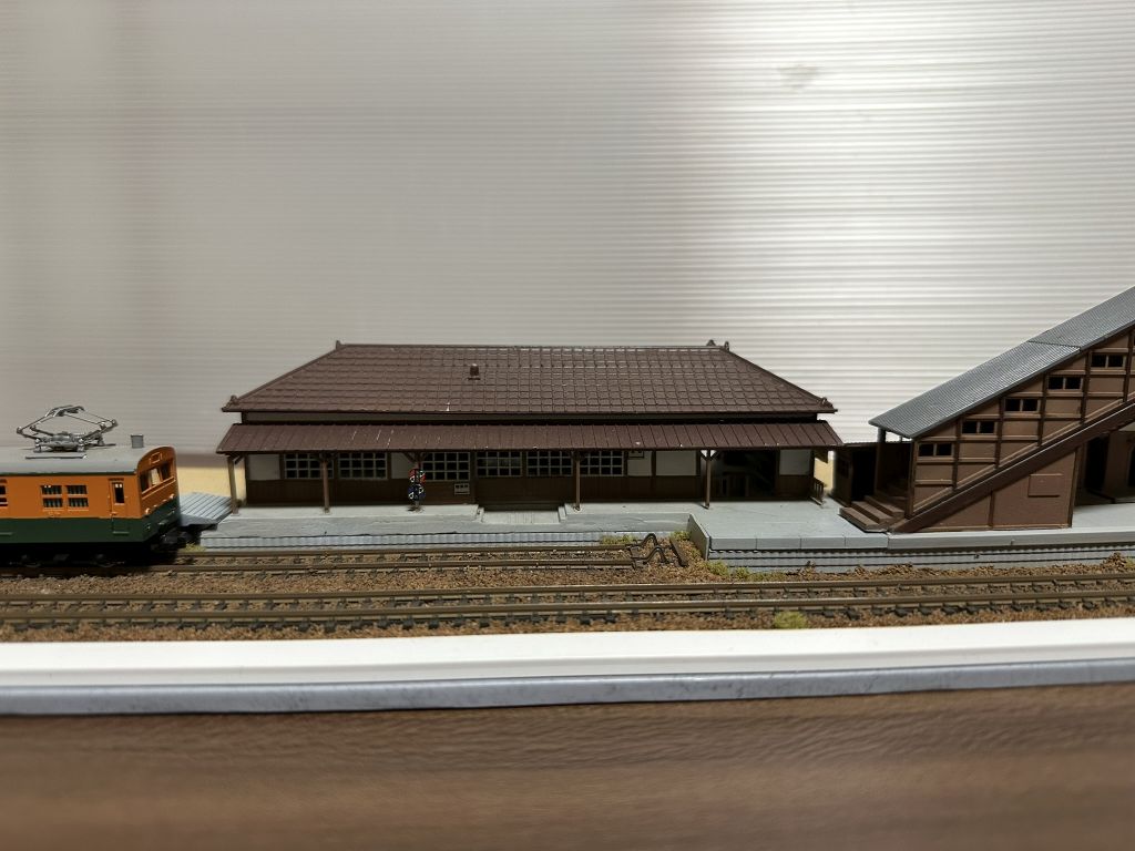 余剰品/訳あり品でシーンリーを作る・・ローカル駅