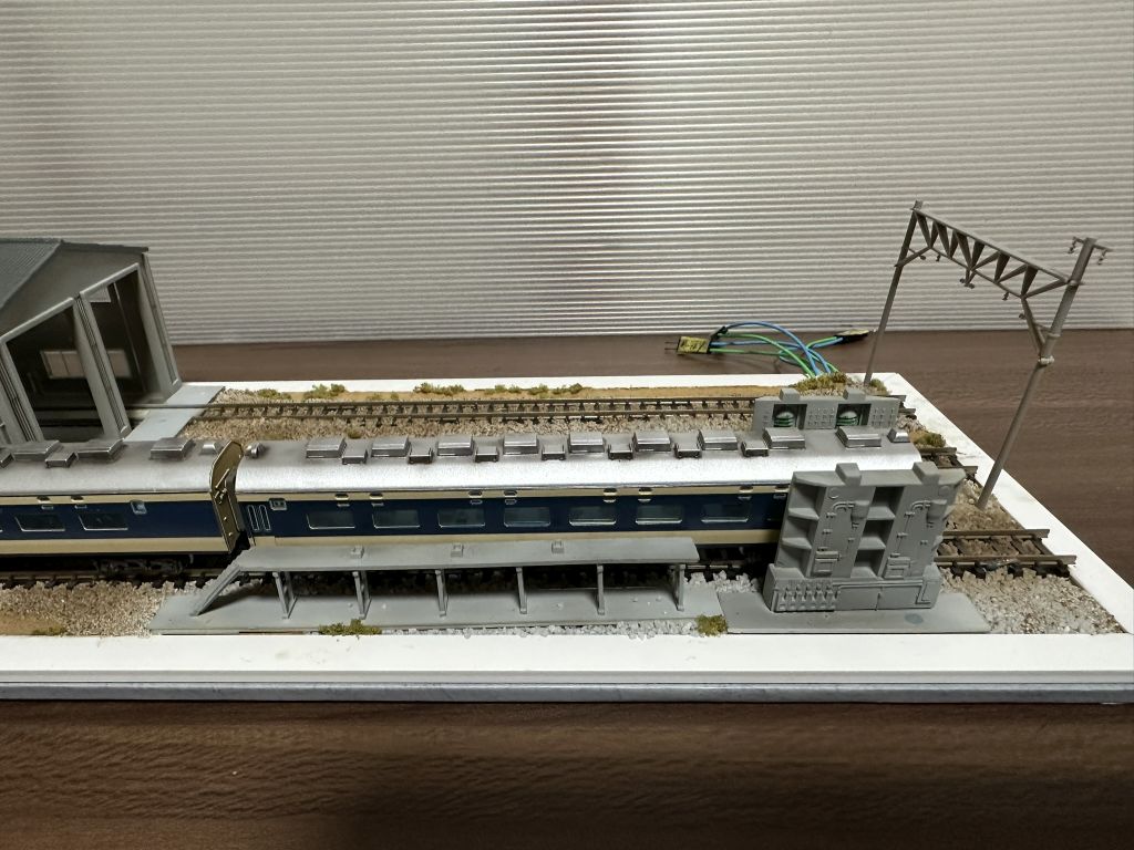 余剰品/訳あり品でジオラマを作る・・電車庫と車両洗浄装置