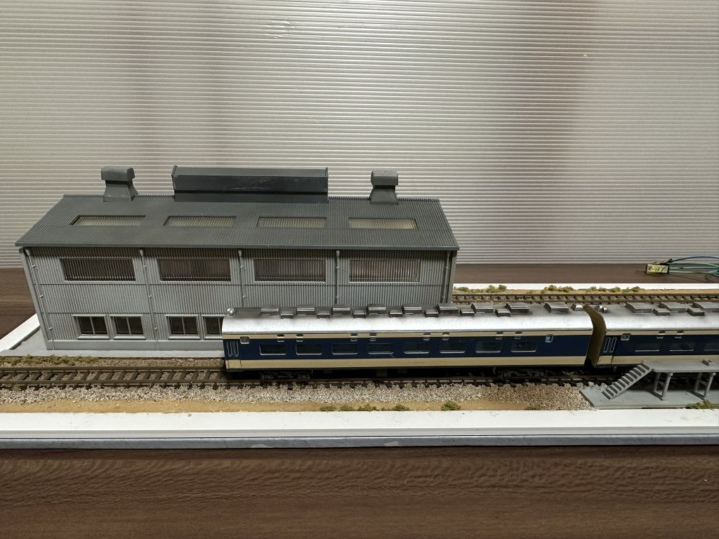 余剰品/訳あり品でジオラマを作る・・電車庫